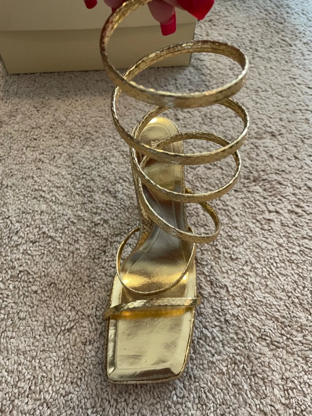 Zara Gold spiral heel sandals - Picture 5 of 6